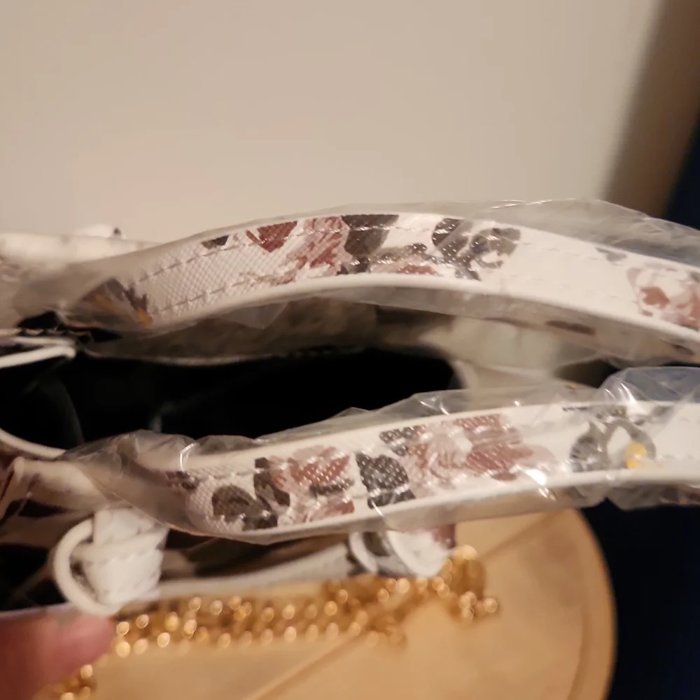BP Crossbody with Chain - Picture 6 of 7